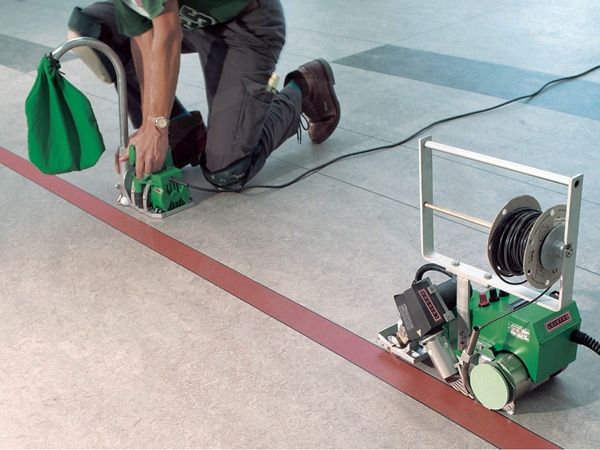 Фреза для разделки шва GROOVER LEISTER в работе